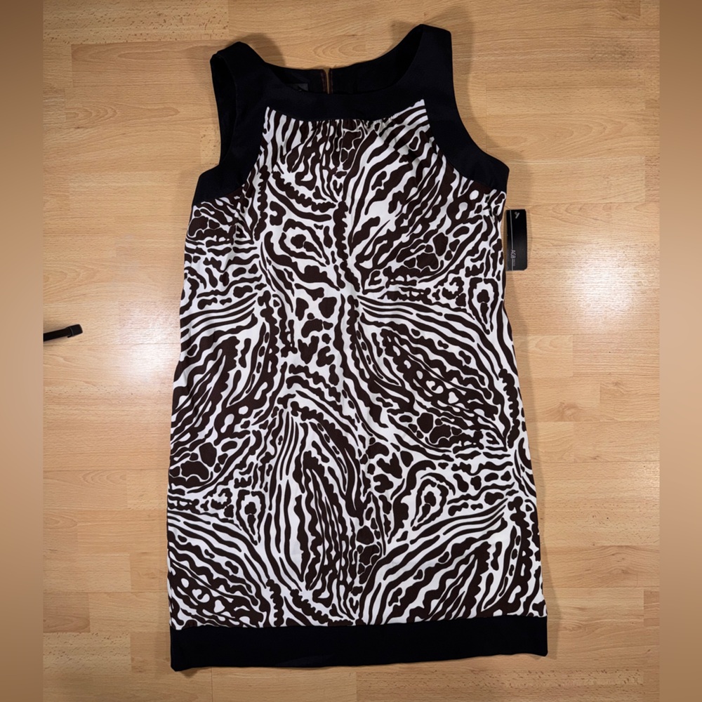 Elegant Brown and White Patterned Dress with Black Trim
